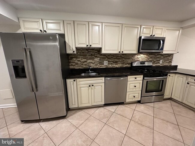 Building Photo - 1400 Morse St NE