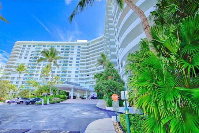 Building Photo - 5151 Collins Ave
