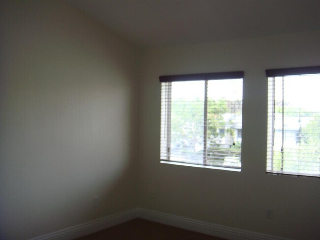 Building Photo - 3969 Nobel Dr