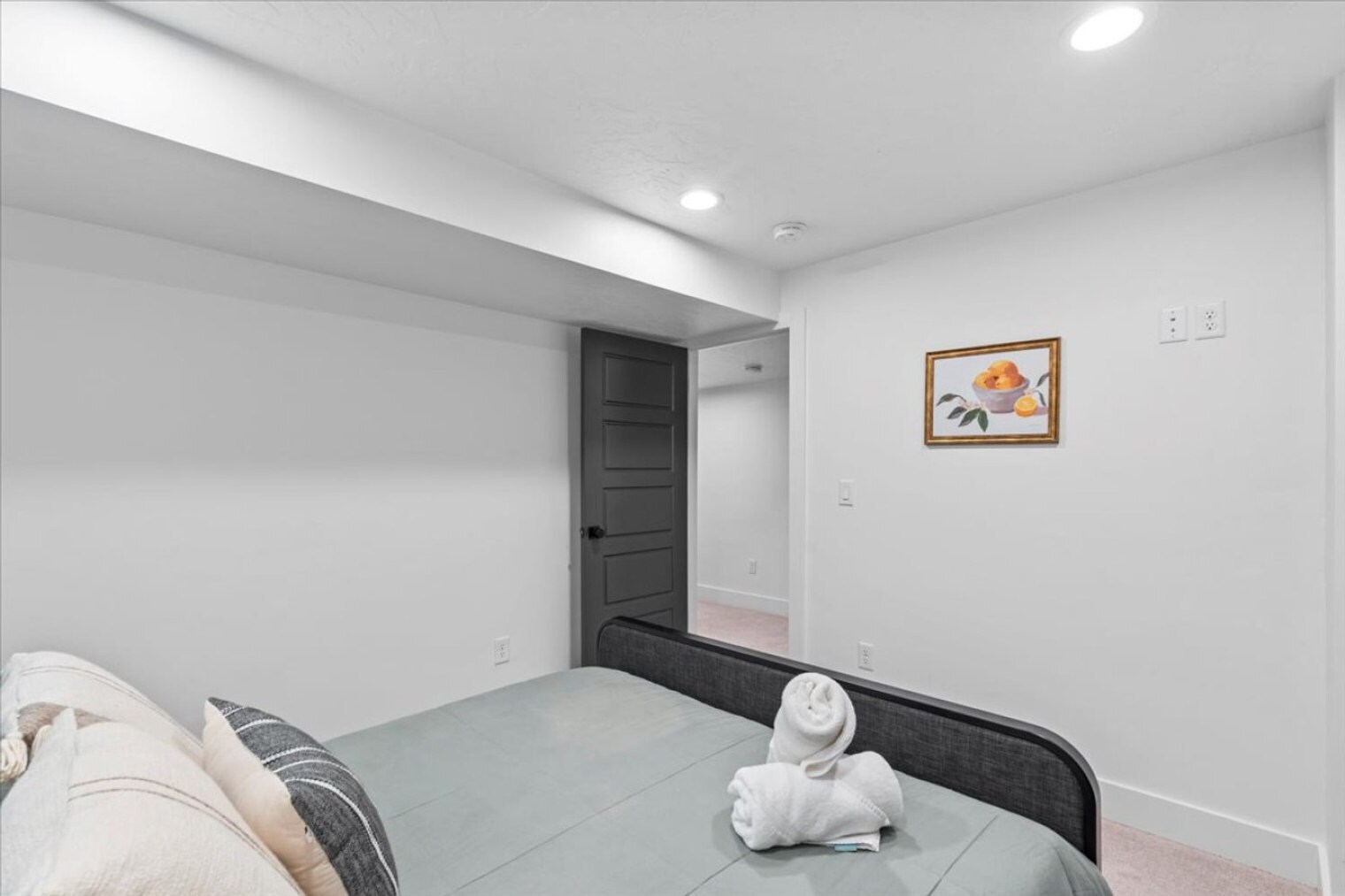 Building Photo - 690 S Edge Ln