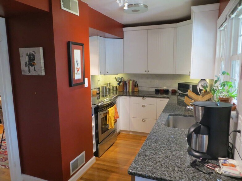 Kitchen - 434 James Court