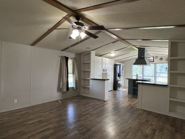 Building Photo - 3-Bed, 2-Bath Mobile Home in Agra