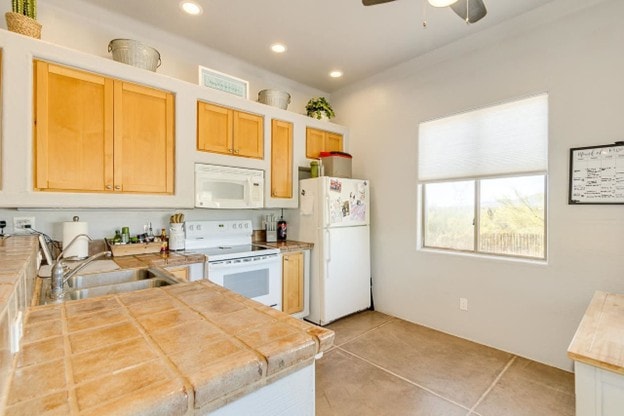 Building Photo - 1712 E Desert Ranch Rd