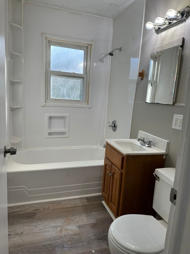 Building Photo - 3821 E 58th St