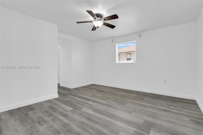 Building Photo - 644 Bonita Ct