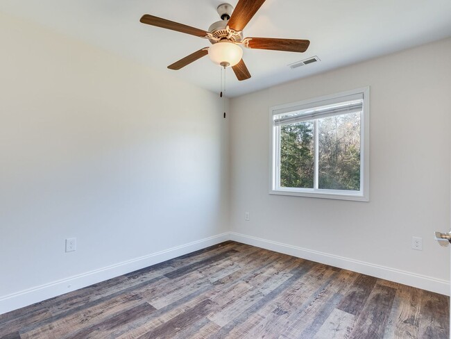 Building Photo - 3 BR Townhome