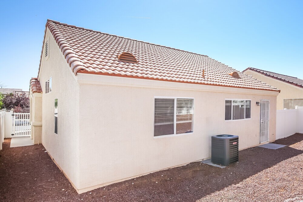Building Photo - 438 River Glider Ave