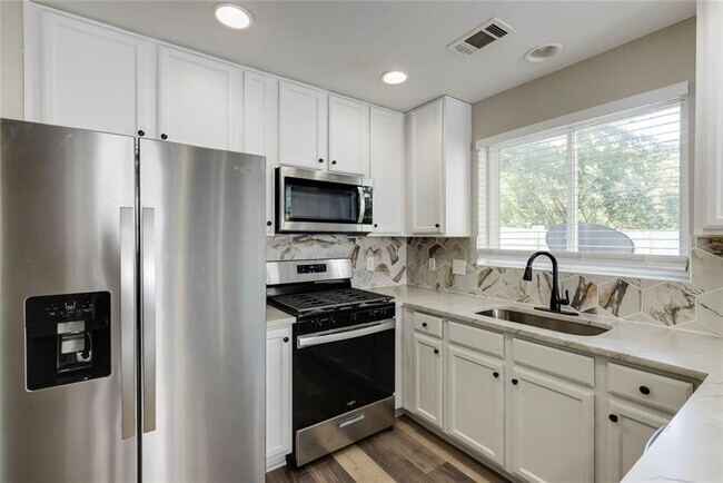 Building Photo - 283 Hiawassee Dr