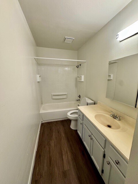 Building Photo - 920 N Leverett Ave