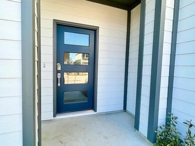 Building Photo - Open Concept Family Dream Home!