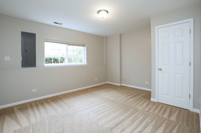Building Photo - 753 Thornbury Ct