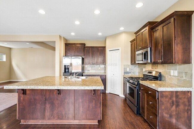 Building Photo - Spacious 4 BR 2.5 BA Home in Damascus