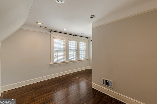 Building Photo - 1957 Walker Ave