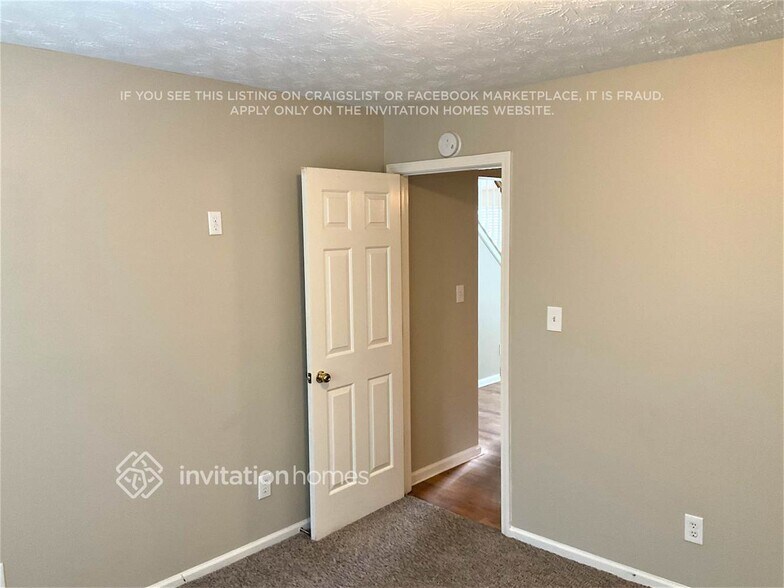 Building Photo - 1418 Fall River Dr