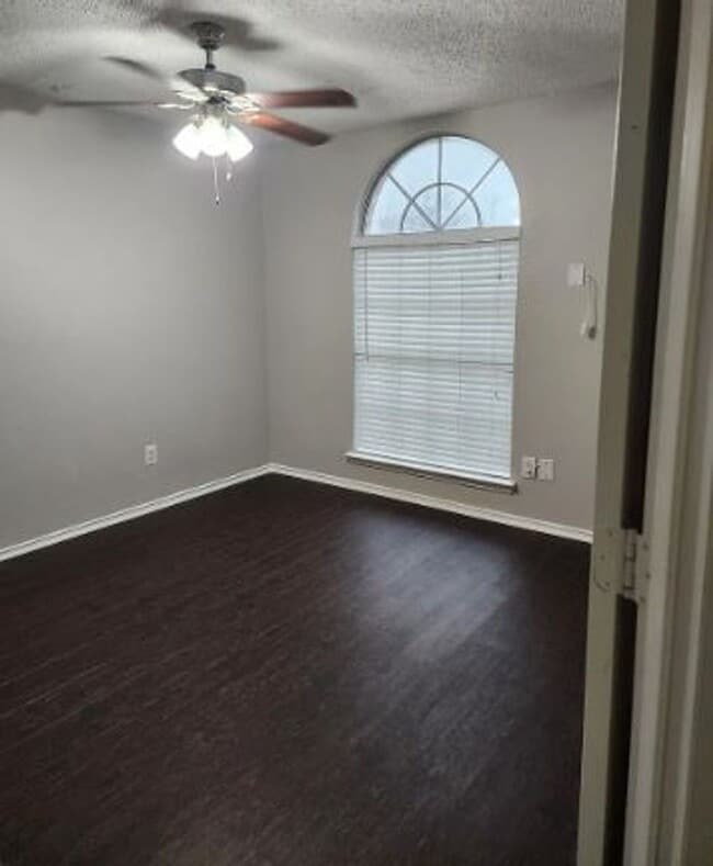 Building Photo - Beautiful 3 Bed 2.5 Bath Home in Grand Prairie, TX