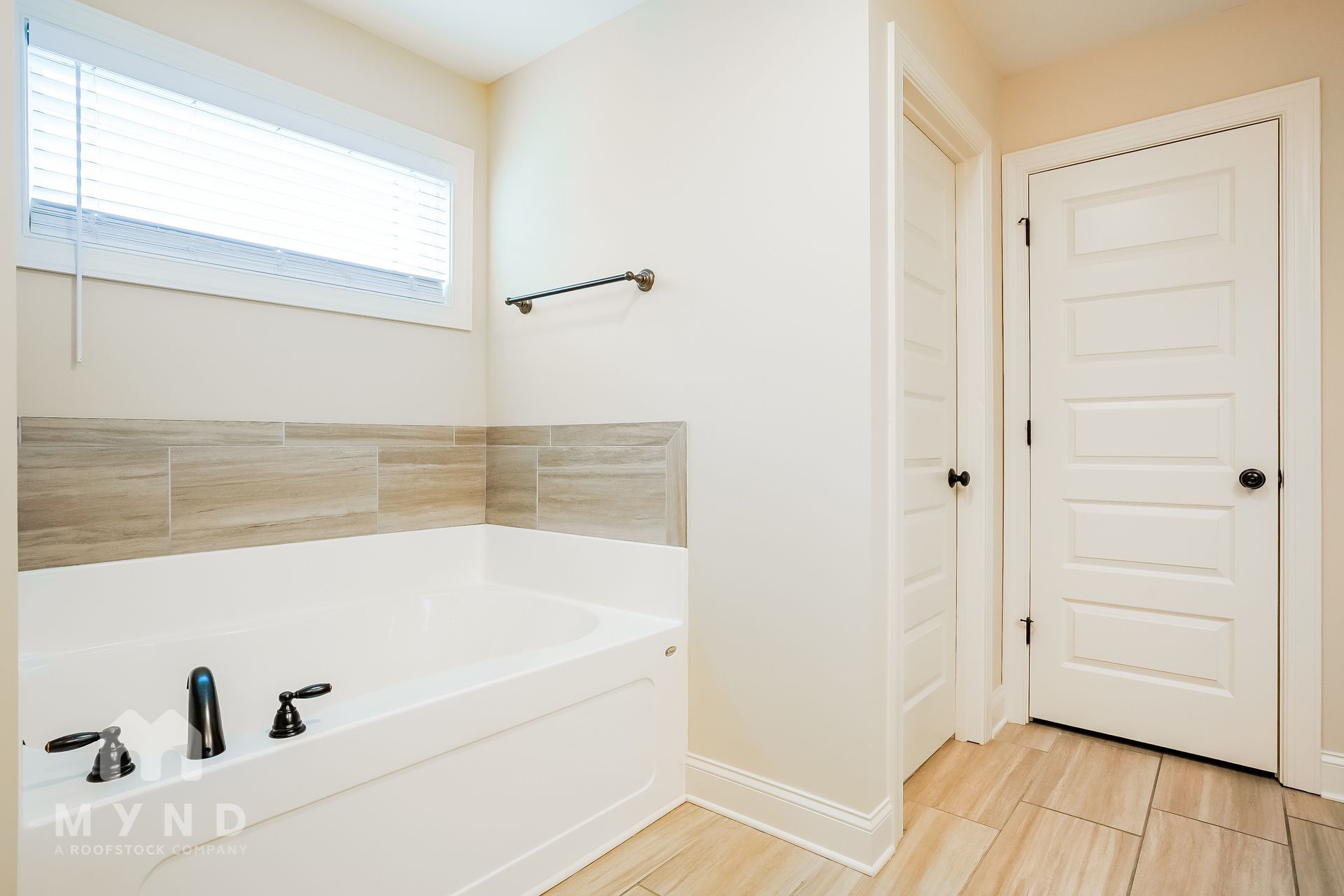 Building Photo - 991 Airedale Trail