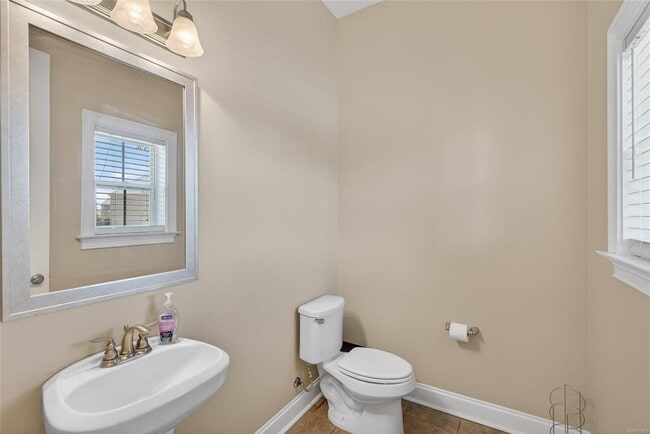 Building Photo - 377 Sydney Dr S