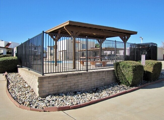 Building Photo - 1124 Plaza Oro Loma