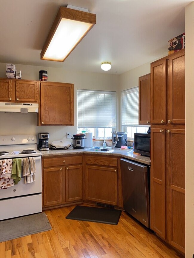 Building Photo - 906 Richmond Dr