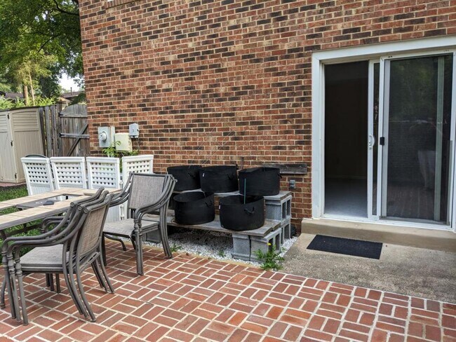 Building Photo - 7479 Zanuck Ct