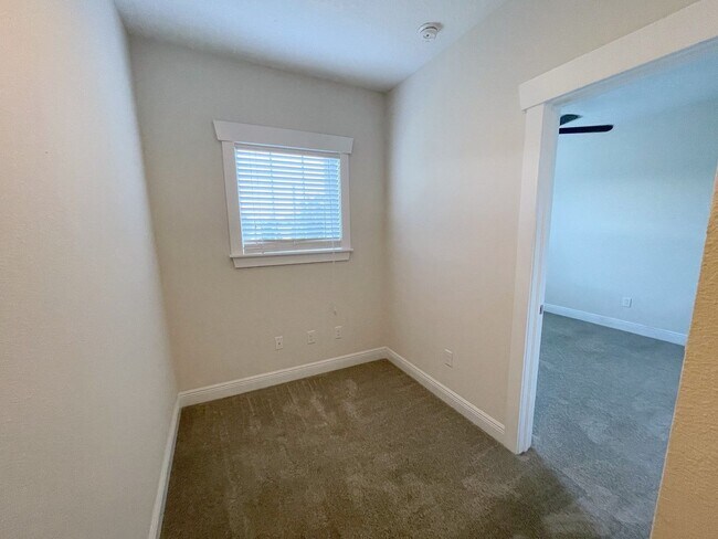 Building Photo - 4BR/3BA 2 story townhome in South Tampa/Pl...