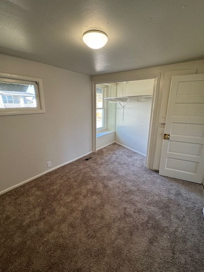 Building Photo - No Security Deposit W/ Rhino! Charming Alb...
