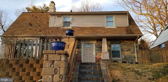Building Photo - 1709 Forest Glen Rd