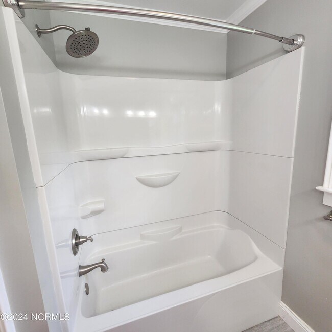 Building Photo - 115 Blue Bird Ln