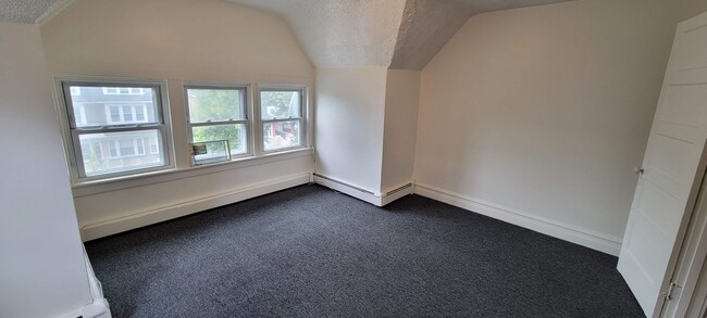 Building Photo - 227 S 16th St