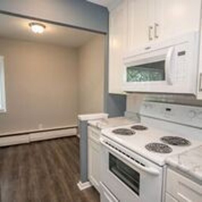 Building Photo - 1 Bed/ 1 Bath Renovated Apartment in Brook Park Ohio