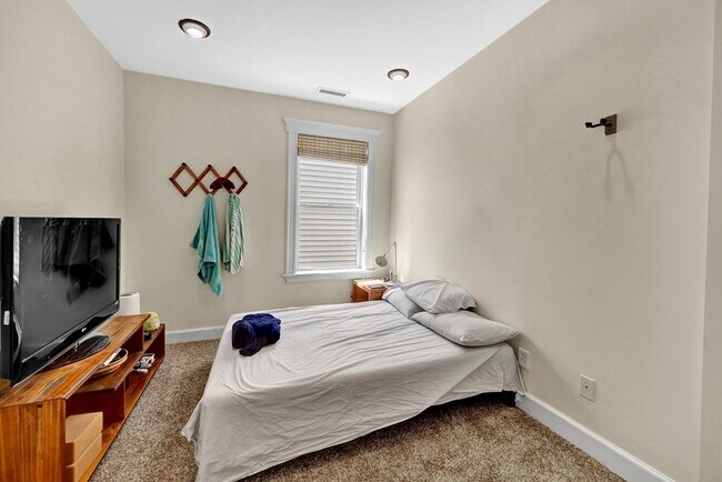 Building Photo - 283 Western Ave