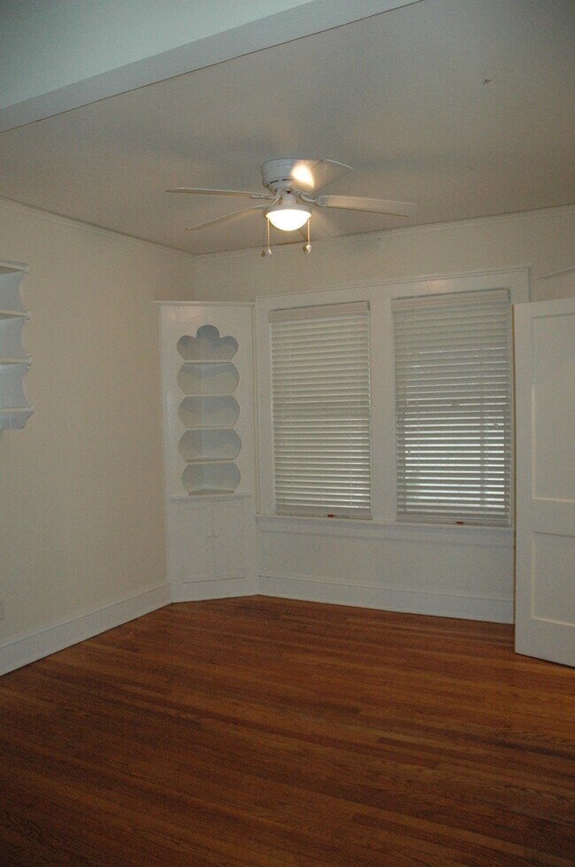 Building Photo - Perfect 3 Bedroom, 2 Bathroom House -- Walk to UF!