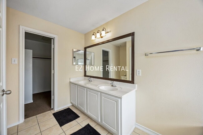 Building Photo - 2947 Hackamore Hollow Ln