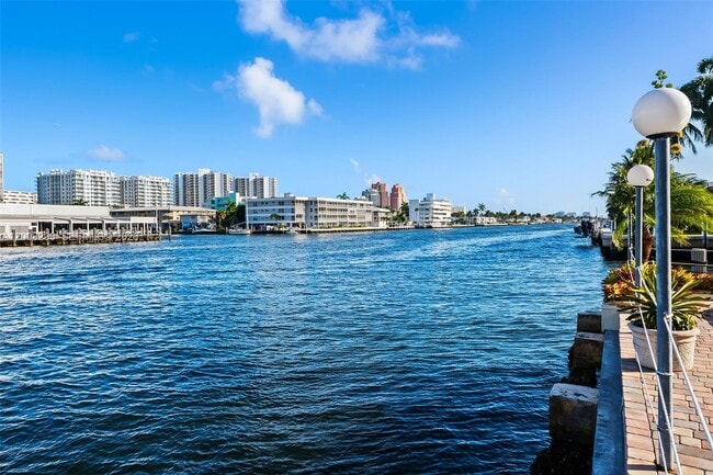 Building Photo - 2900 NE 30th St