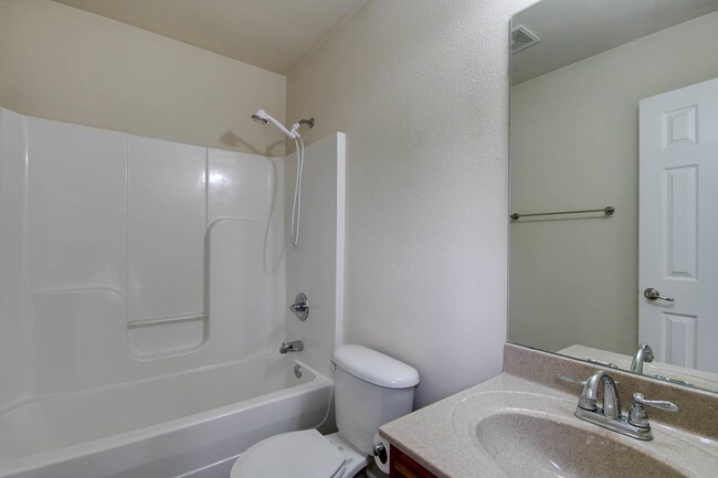 Building Photo - 1026 Bluemont Ave