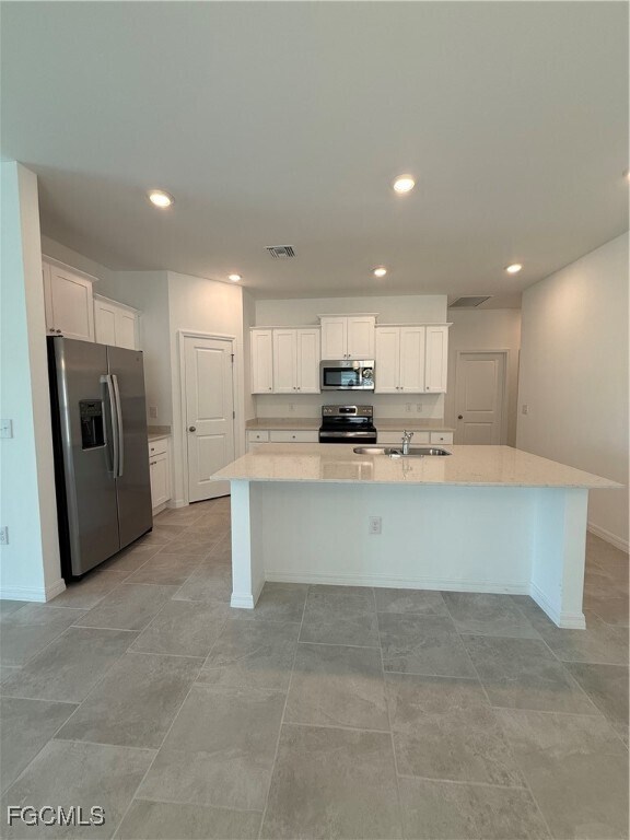 Building Photo - 3850 Treasure Oak Wy