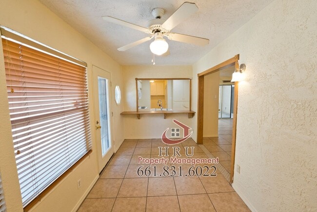 Building Photo - SW-Bakersfield. 3bed/2bath