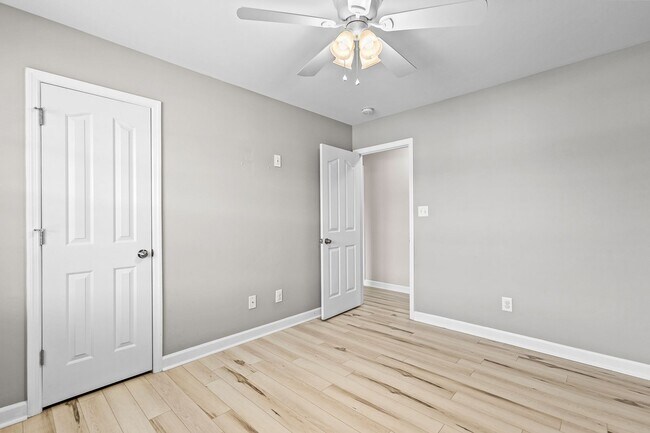 Building Photo - 214 Tall Tree Court