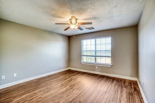 Building Photo - 2922 Brahman Dr