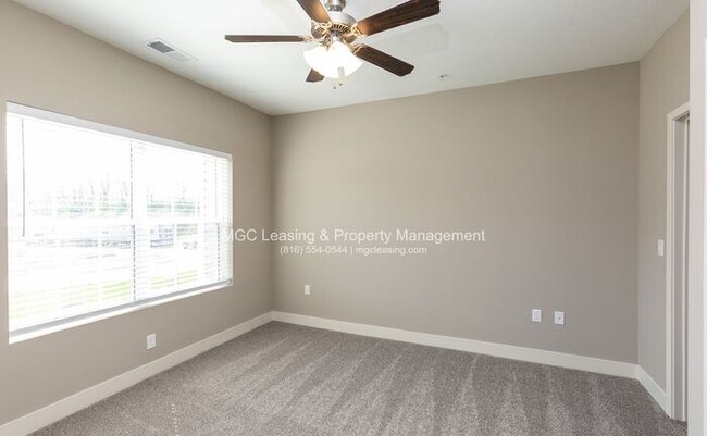 Building Photo - 1 Bedroom Luxury Apartment in the Northland of KCMO