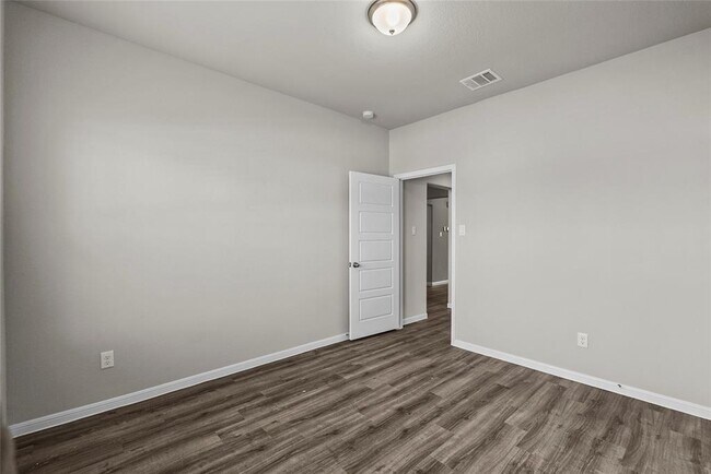 Building Photo - 4302 Fenwick Rd