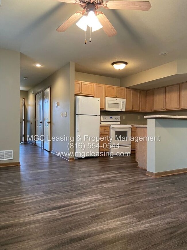 Building Photo - Spacious Duplex Living in the Heart of Lee...