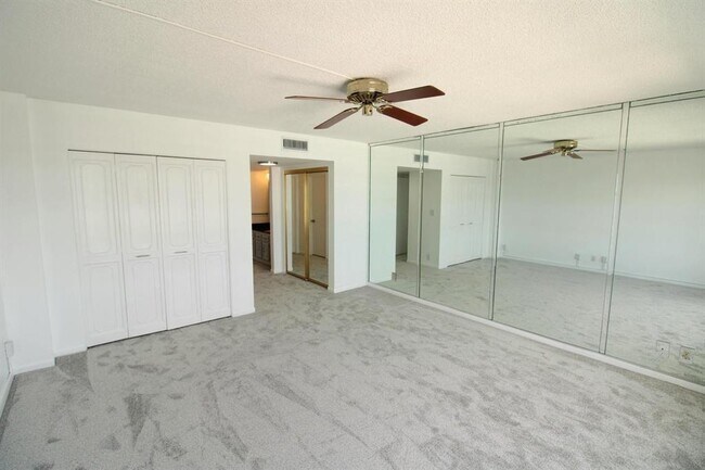 Building Photo - 3900 Galt Ocean Dr