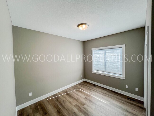 Building Photo - 4 bedroom 3 bathroom Ranch style home with finished basement in Waukee