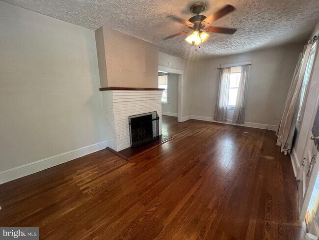 Building Photo - 813 Marye St