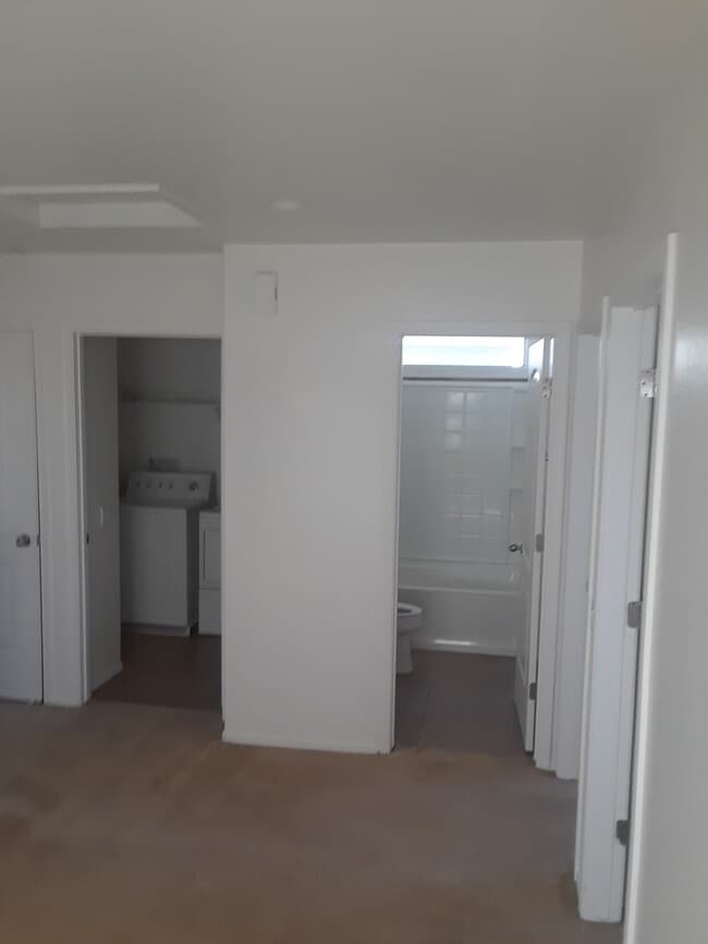 Building Photo - 3 Bedroom - 2.5 Bath - 1605 Sq Ft - Rancho Sahuarita Community - Sahuarita