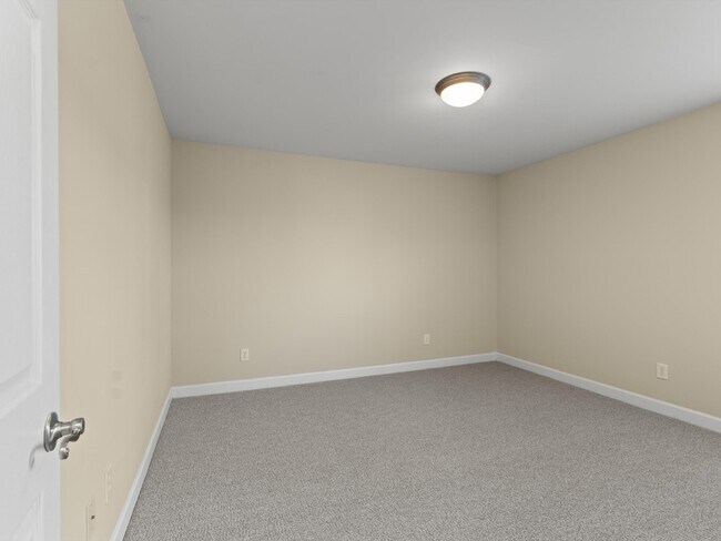 Building Photo - 4807 Creston Ct SE