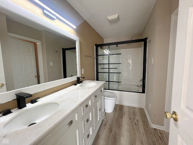 Building Photo - 14243 Holly Berry Cir