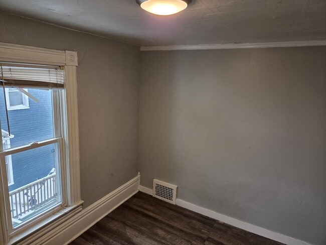 Building Photo - 815 Oakland Dr