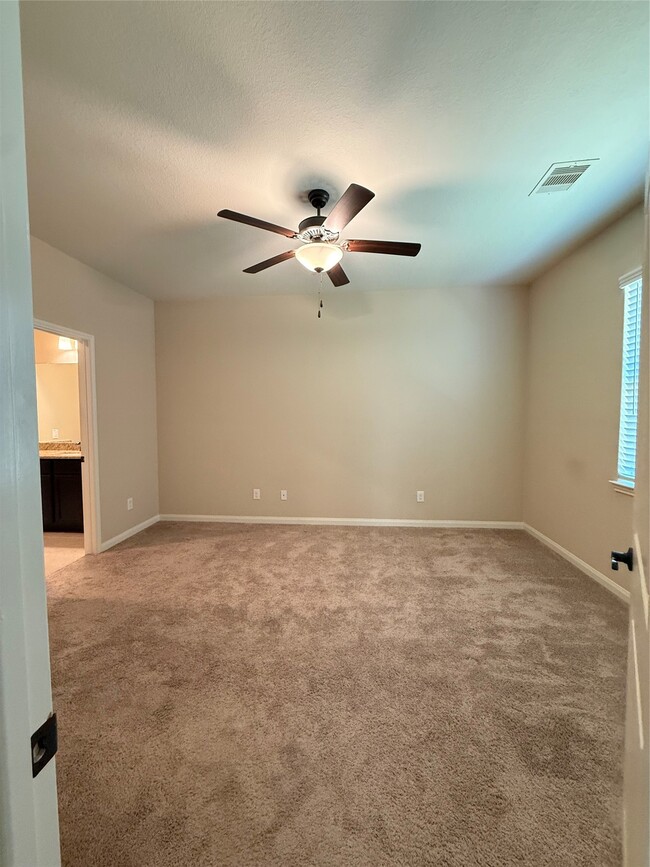 Building Photo - 8985 Oval Glass St